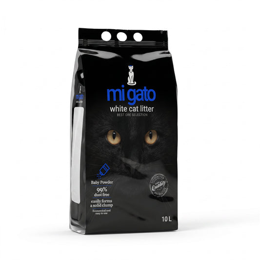 PetFriend Mi gato clumping cat litter in a 10L black bag with baby powder scent and 99% dust-free formula.