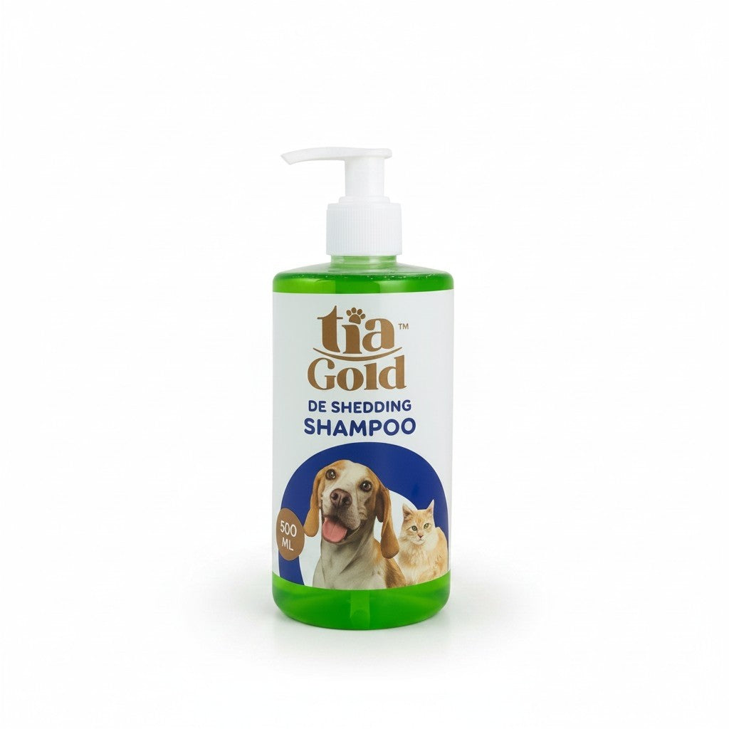 PetFriend TiaGold deshedding pet shampoo in a 500ml green bottle with a pump dispenser for cats and dogs